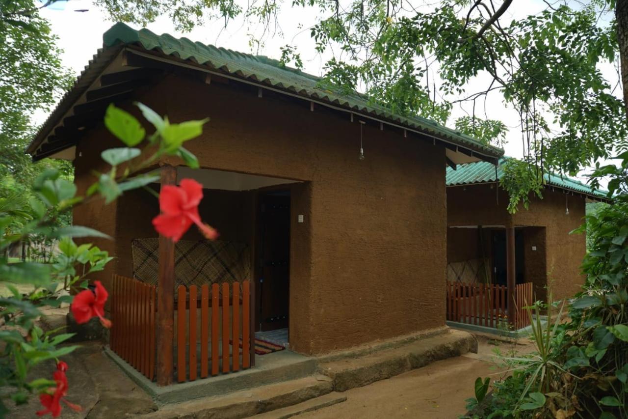 Agoura Hills Hotel Kurunegala Bagian luar foto