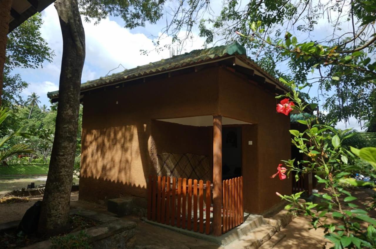 Agoura Hills Hotel Kurunegala Bagian luar foto