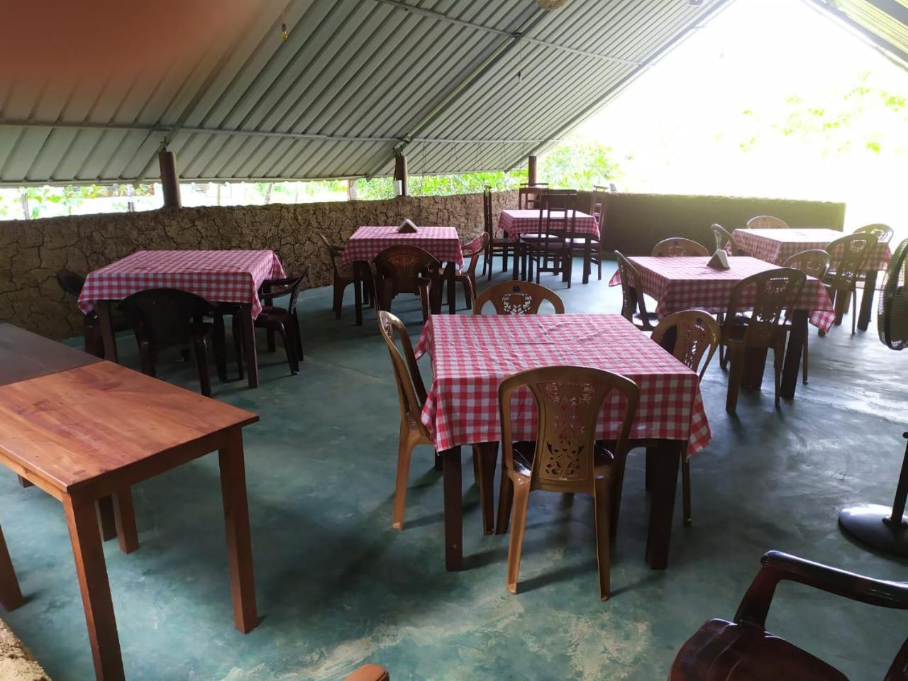 Agoura Hills Hotel Kurunegala Bagian luar foto